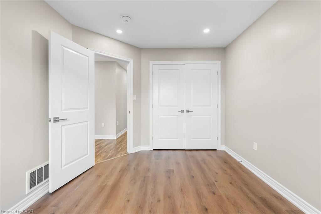 12 Lindsay Way, Grimsby, ON - Indoor Photo Showing Other Room
