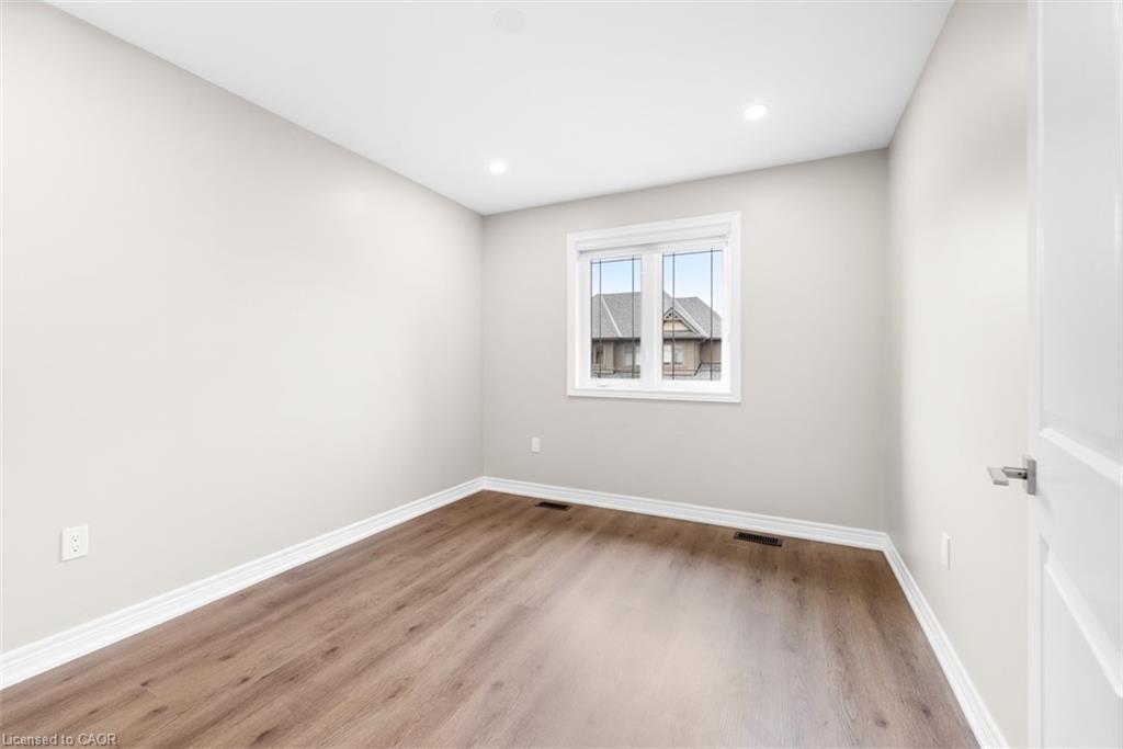 12 Lindsay Way, Grimsby, ON - Indoor Photo Showing Other Room