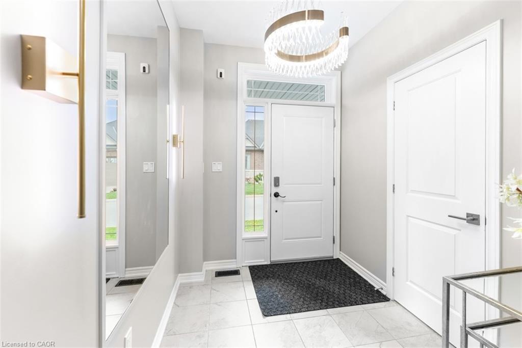 12 Lindsay Way, Grimsby, ON - Indoor Photo Showing Other Room