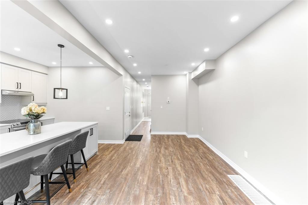 12 Lindsay Way, Grimsby, ON - Indoor