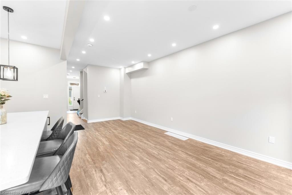 12 Lindsay Way, Grimsby, ON - Indoor Photo Showing Other Room