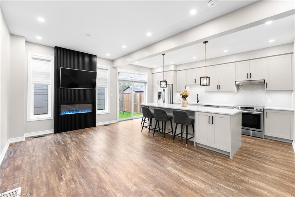 12 Lindsay Way, Grimsby, ON - Indoor Photo Showing Kitchen With Upgraded Kitchen