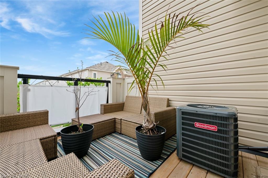 933 Apple Hill Lane, Kitchener, ON - Outdoor With Exterior