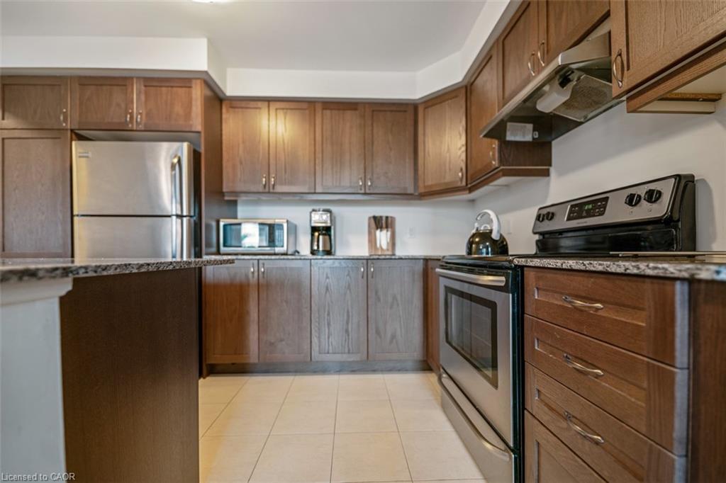 933 Apple Hill Lane, Kitchener, ON - Indoor Photo Showing Kitchen With Stainless Steel Kitchen