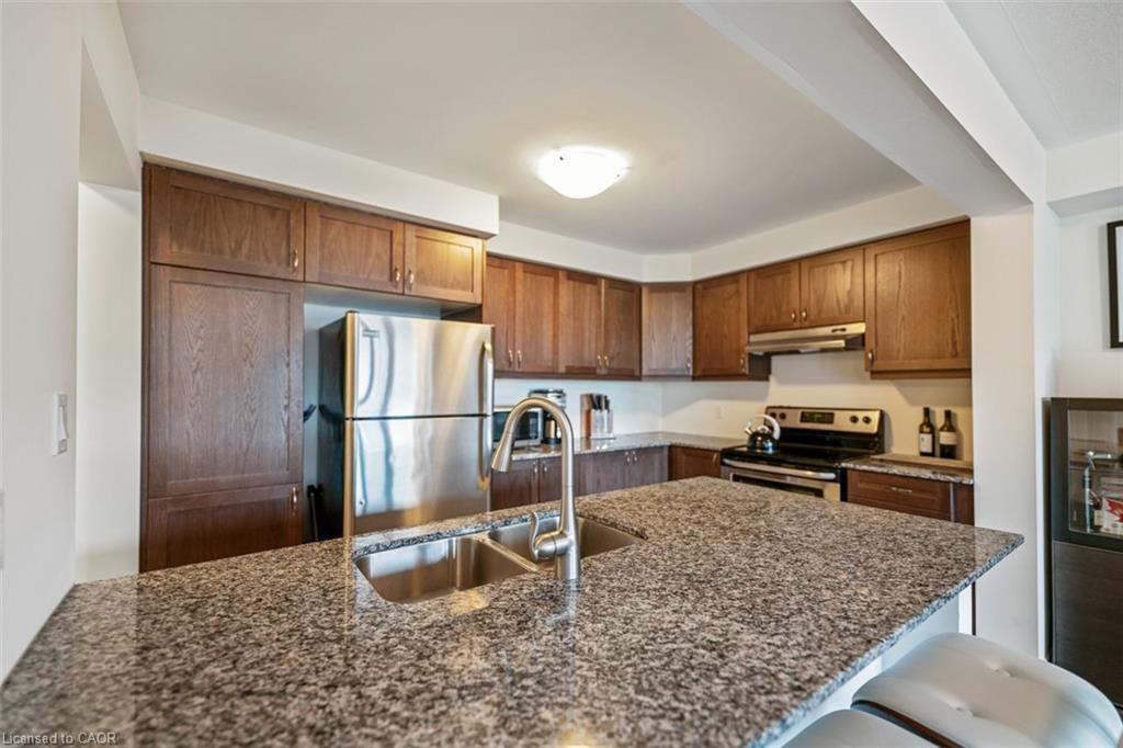 933 Apple Hill Lane, Kitchener, ON - Indoor Photo Showing Kitchen With Stainless Steel Kitchen With Double Sink With Upgraded Kitchen