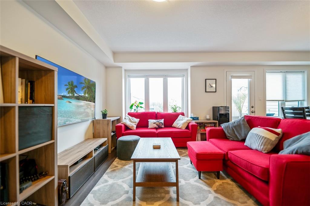 933 Apple Hill Lane, Kitchener, ON - Indoor Photo Showing Living Room
