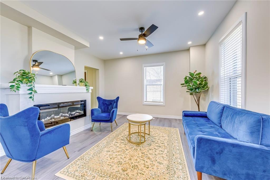 3590 Lakeshore Road, Lincoln, ON - Indoor Photo Showing Living Room With Fireplace