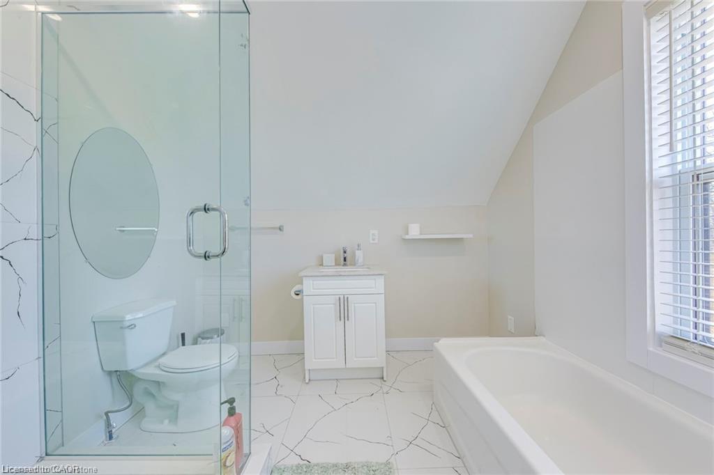 3590 Lakeshore Road, Lincoln, ON - Indoor Photo Showing Bathroom