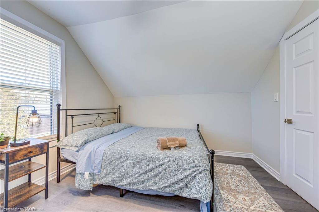 3590 Lakeshore Road, Lincoln, ON - Indoor Photo Showing Bedroom