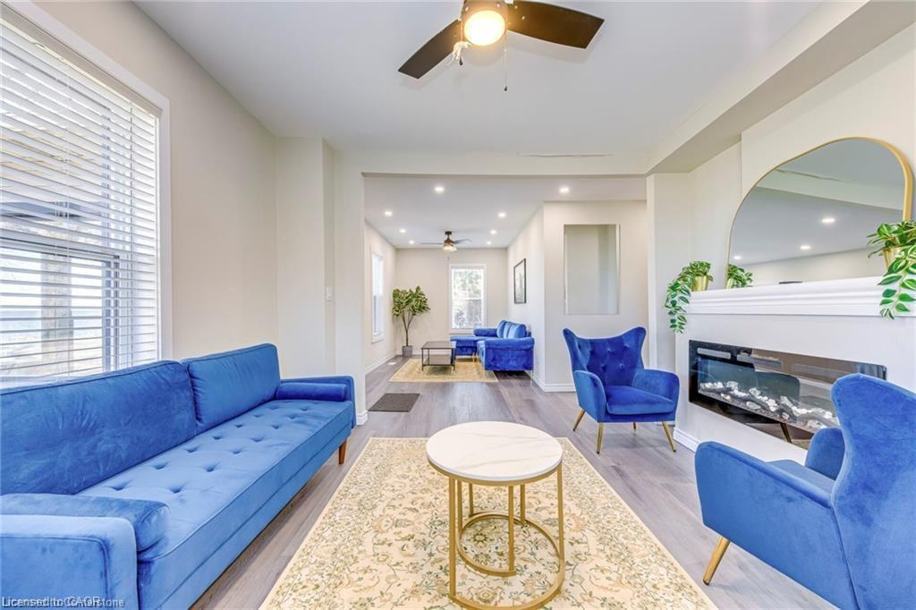 3590 Lakeshore Road, Lincoln, ON - Indoor Photo Showing Living Room With Fireplace