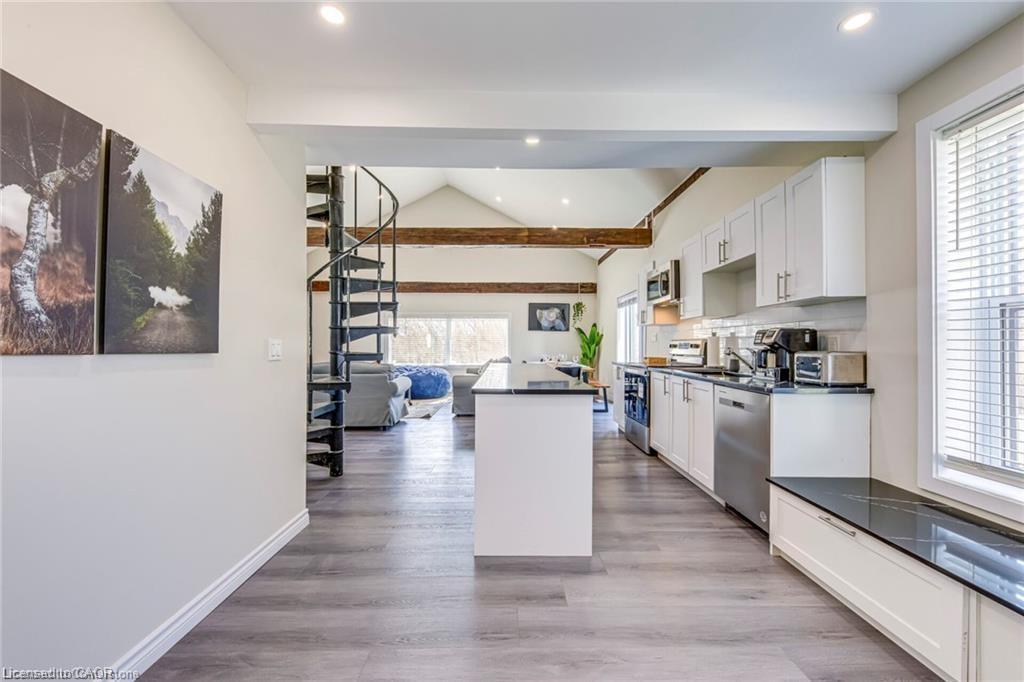 3590 Lakeshore Road, Lincoln, ON - Indoor Photo Showing Kitchen