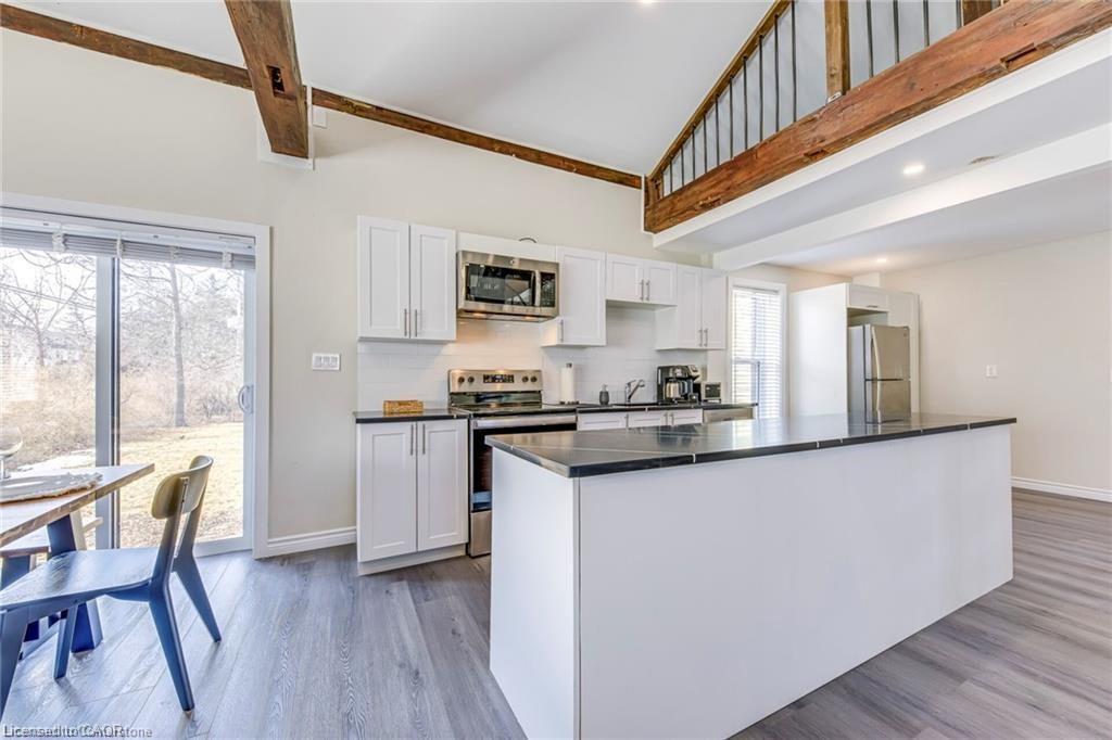 3590 Lakeshore Road, Lincoln, ON - Indoor Photo Showing Kitchen With Upgraded Kitchen