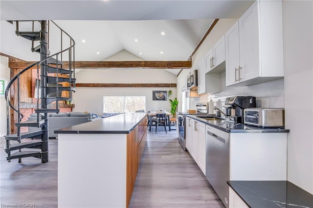 3590 Lakeshore Road, Lincoln, ON - Indoor Photo Showing Kitchen