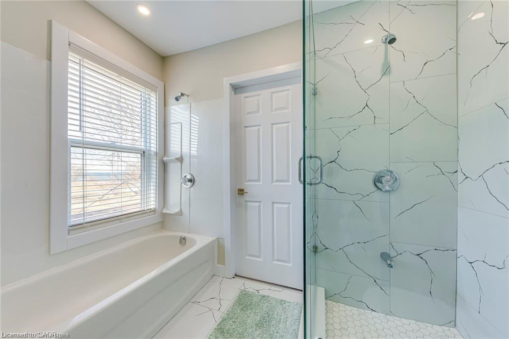 3590 Lakeshore Road, Lincoln, ON - Indoor Photo Showing Bathroom