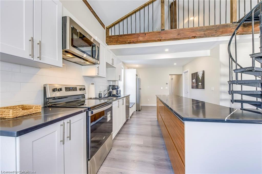 3590 Lakeshore Road, Lincoln, ON - Indoor Photo Showing Kitchen
