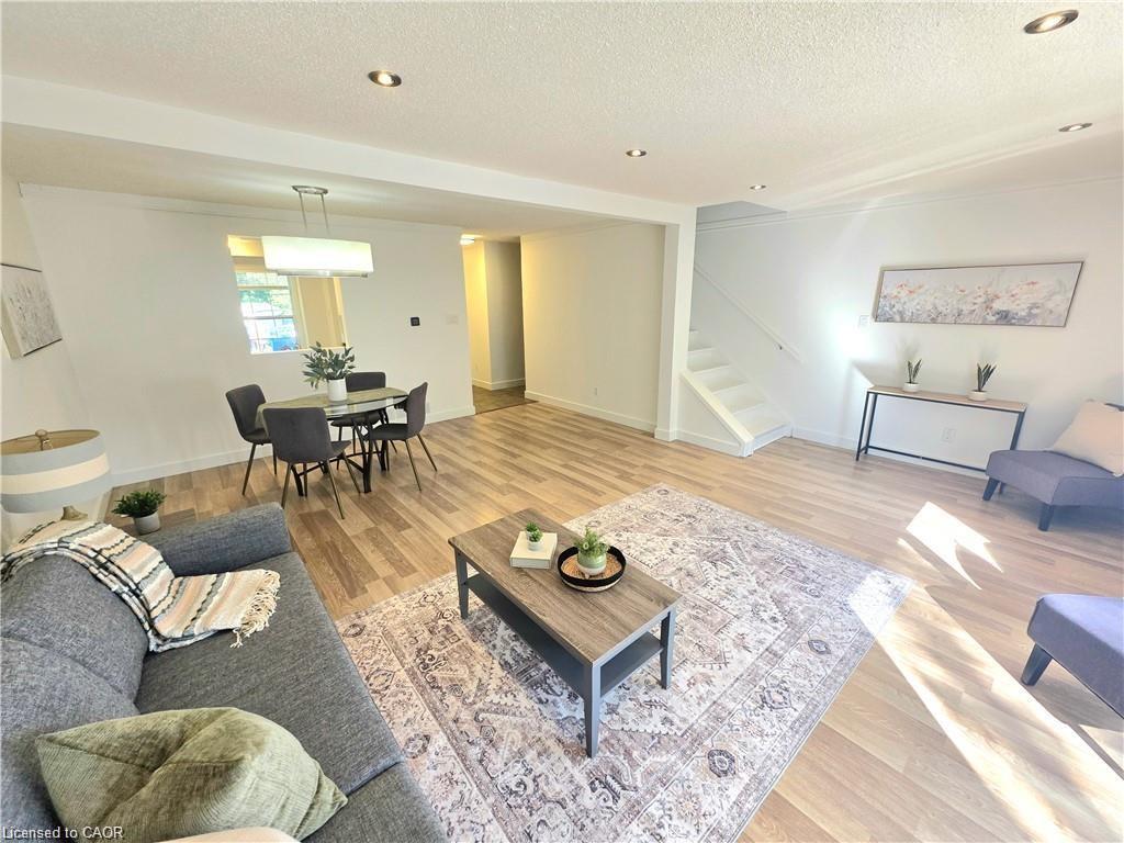 5-26 Poplar Drive, Cambridge, ON - Indoor Photo Showing Living Room