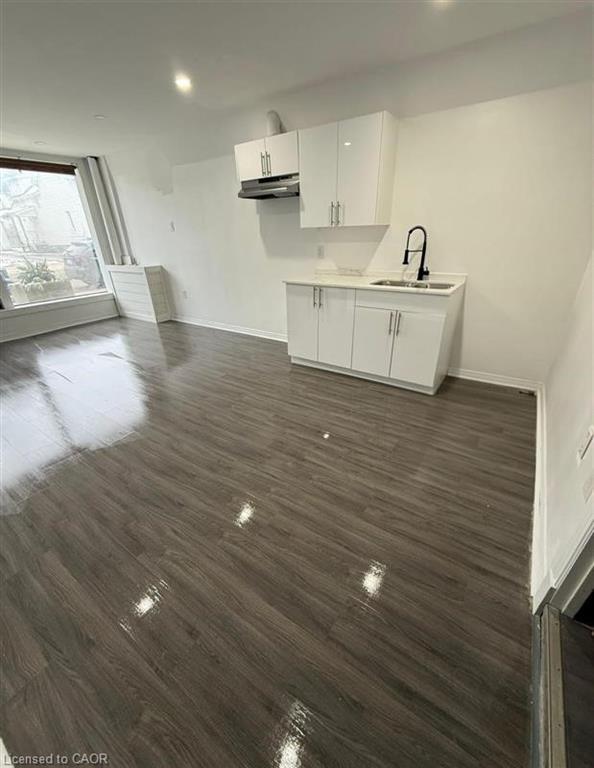 67-69 Hellems Avenue, Welland, ON - Indoor Photo Showing Kitchen With Double Sink