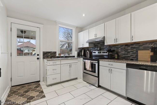 149 Leinster Avenue N, Hamilton, ON - Indoor Photo Showing Kitchen