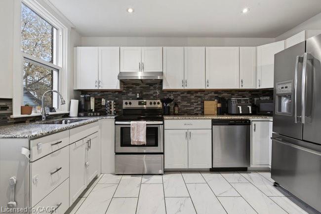 149 Leinster Avenue N, Hamilton, ON - Indoor Photo Showing Kitchen