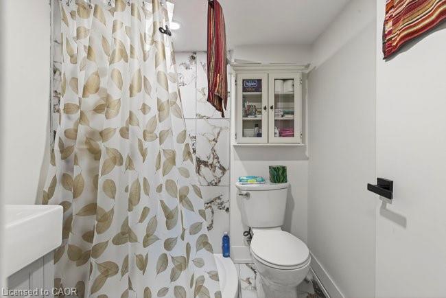 149 Leinster Avenue N, Hamilton, ON - Indoor Photo Showing Bathroom