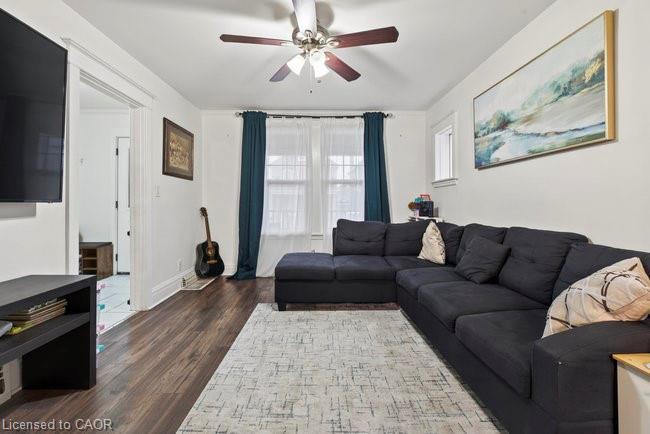 149 Leinster Avenue N, Hamilton, ON - Indoor Photo Showing Living Room