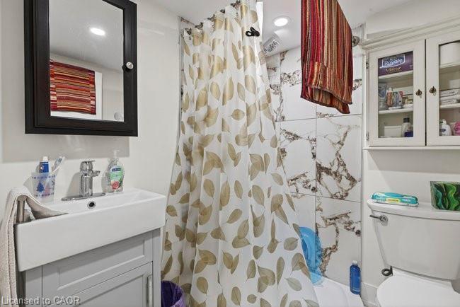 149 Leinster Avenue N, Hamilton, ON - Indoor Photo Showing Bathroom
