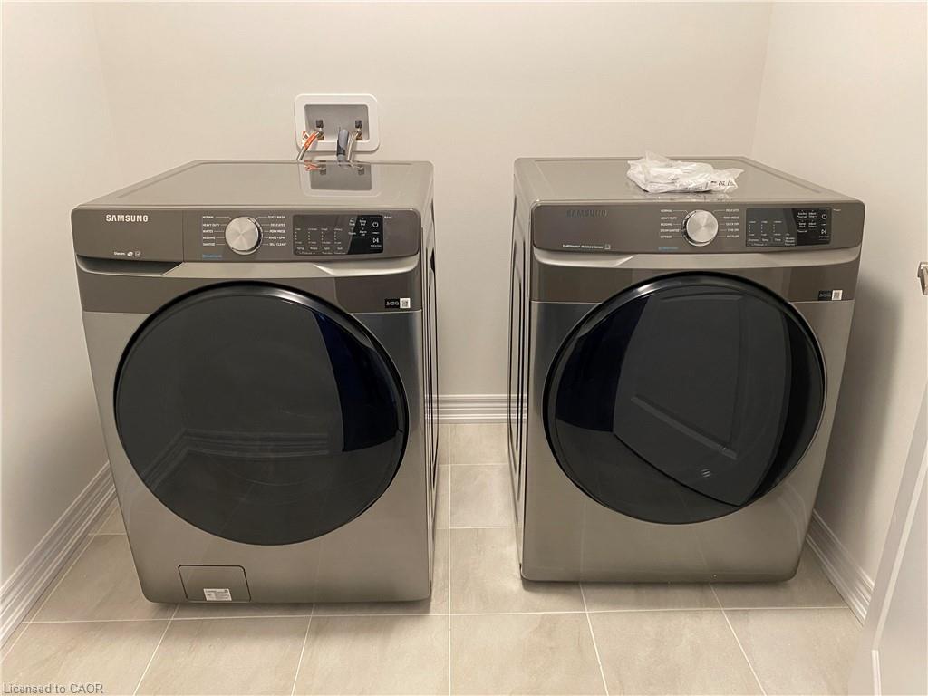 15 Vinifera Drive, Grimsby, ON - Indoor Photo Showing Laundry Room