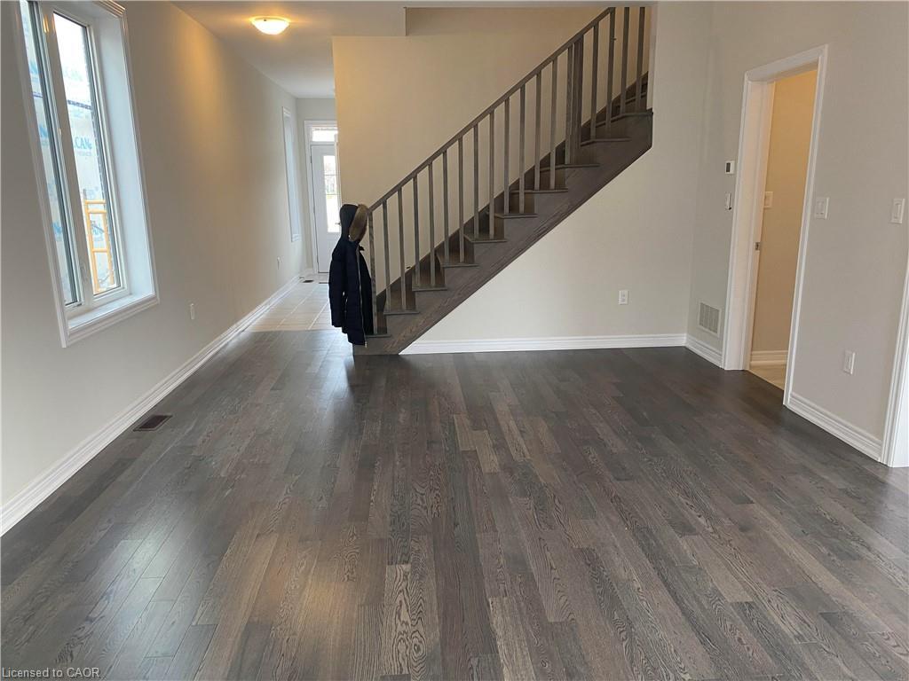 15 Vinifera Drive, Grimsby, ON - Indoor Photo Showing Other Room