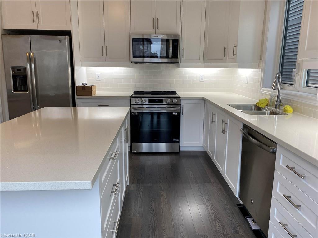 15 Vinifera Drive, Grimsby, ON - Indoor Photo Showing Kitchen With Stainless Steel Kitchen With Double Sink With Upgraded Kitchen