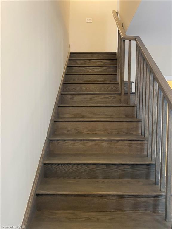 15 Vinifera Drive, Grimsby, ON - Indoor Photo Showing Other Room