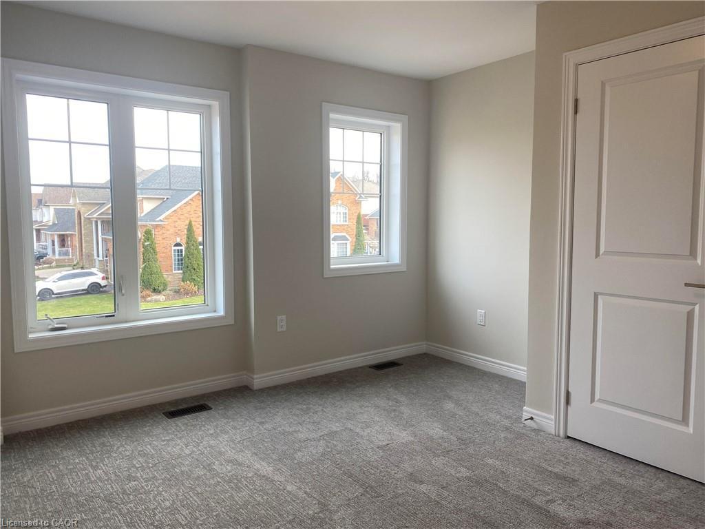 15 Vinifera Drive, Grimsby, ON - Indoor Photo Showing Other Room
