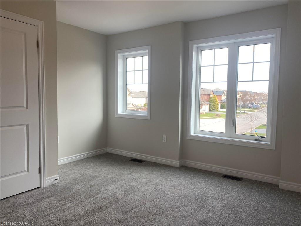 15 Vinifera Drive, Grimsby, ON - Indoor Photo Showing Other Room