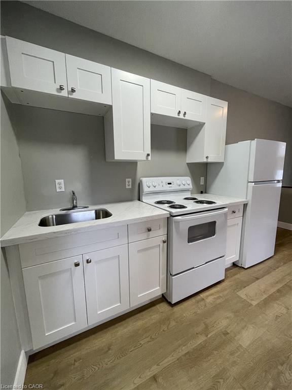 1-163 Queen Street, Kitchener, ON - Indoor Photo Showing Kitchen