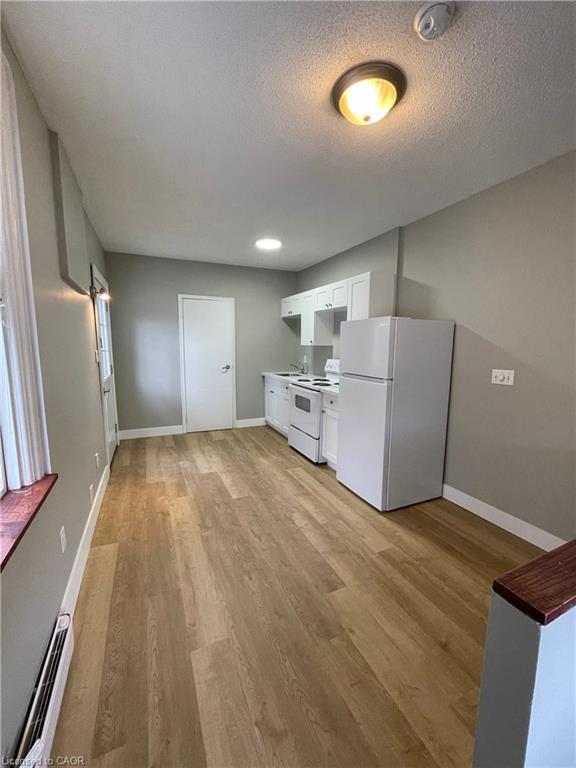 1-163 Queen Street, Kitchener, ON - Indoor Photo Showing Kitchen