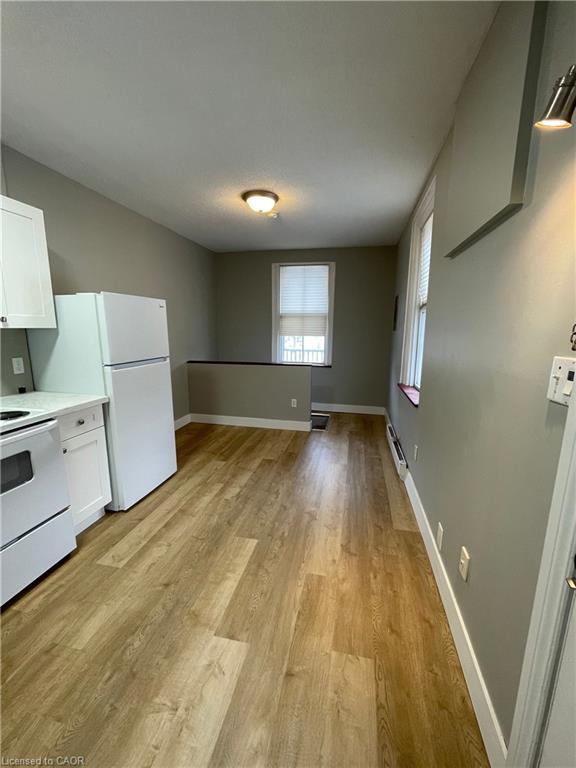 1-163 Queen Street, Kitchener, ON - Indoor Photo Showing Kitchen