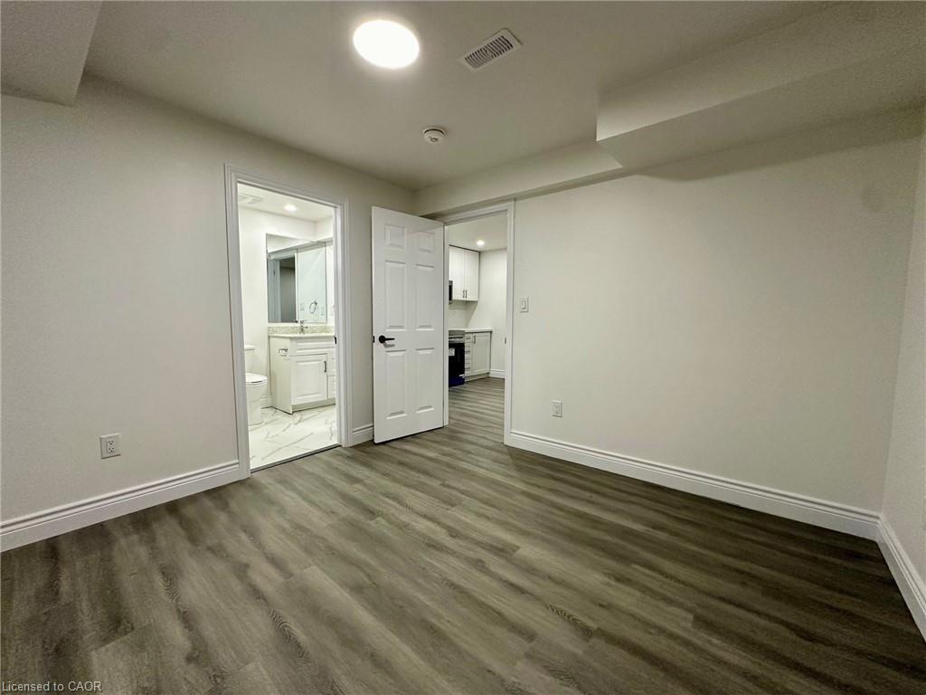 Lower-21 Thames Way, Mount Hope, ON - Indoor Photo Showing Other Room