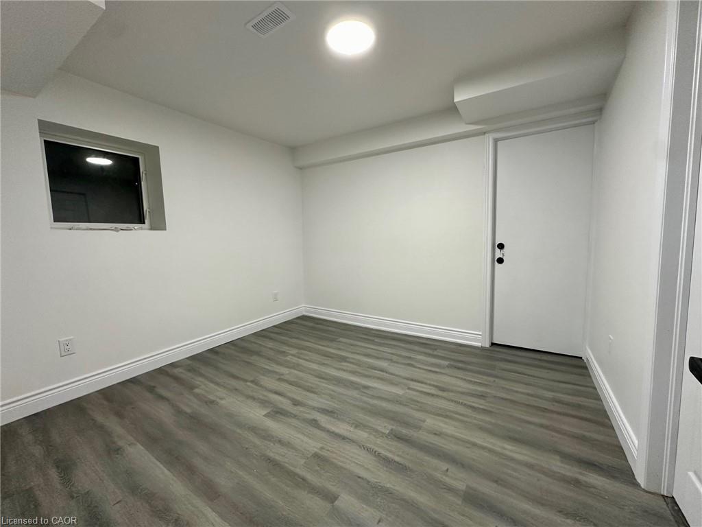 Lower-21 Thames Way, Mount Hope, ON - Indoor Photo Showing Other Room