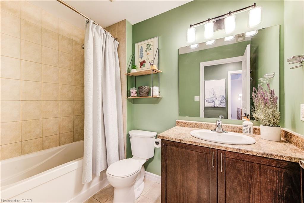 401-2 Colonial Drive, Guelph, ON - Indoor Photo Showing Bathroom