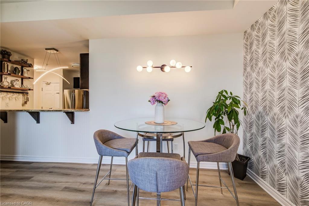 401-2 Colonial Drive, Guelph, ON - Indoor Photo Showing Dining Room