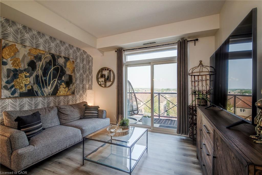401-2 Colonial Drive, Guelph, ON - Indoor Photo Showing Living Room