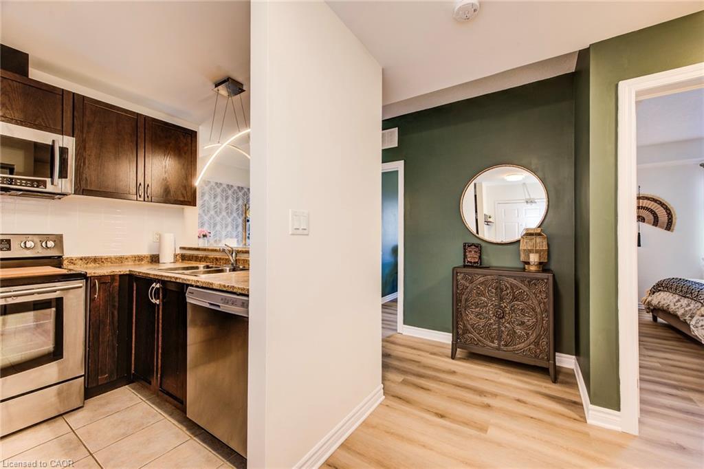 401-2 Colonial Drive, Guelph, ON - Indoor Photo Showing Kitchen With Double Sink