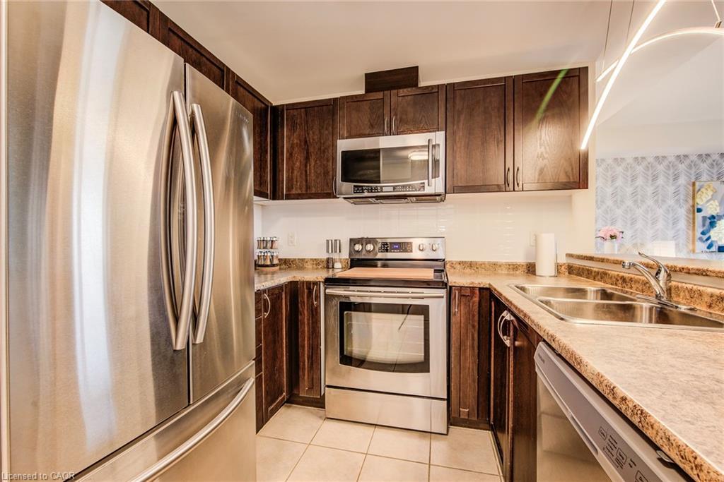 401-2 Colonial Drive, Guelph, ON - Indoor Photo Showing Kitchen With Double Sink