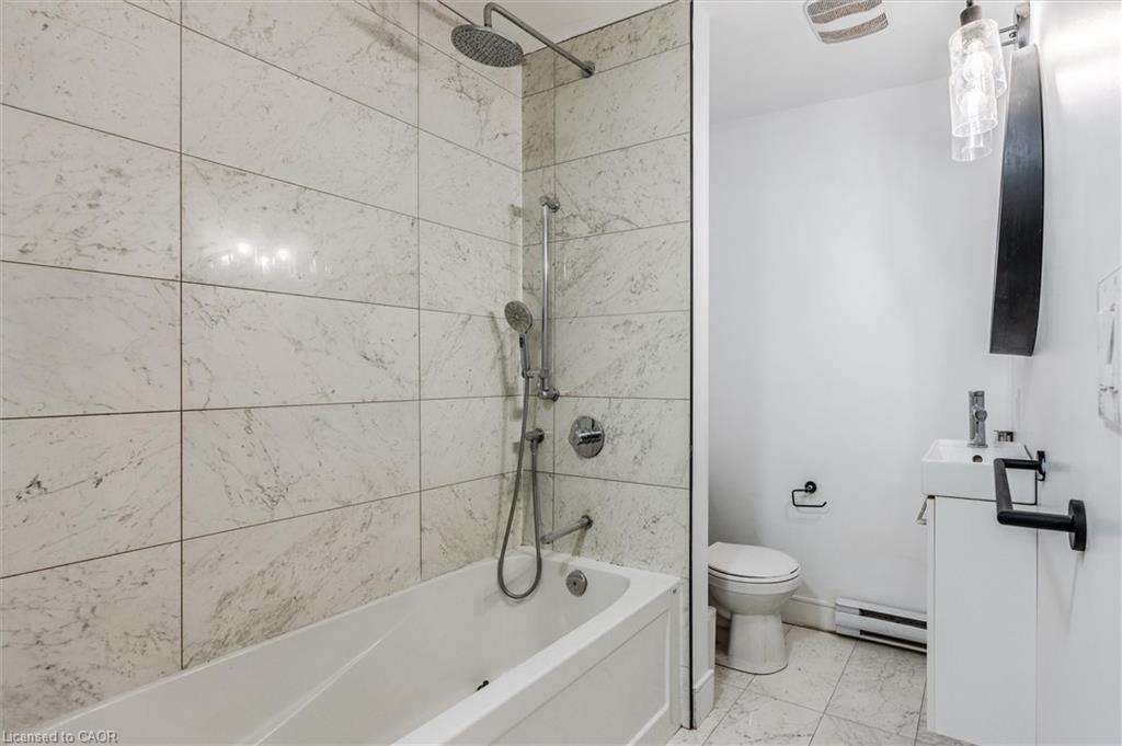 B-461 King Street E, Hamilton, ON - Indoor Photo Showing Bathroom