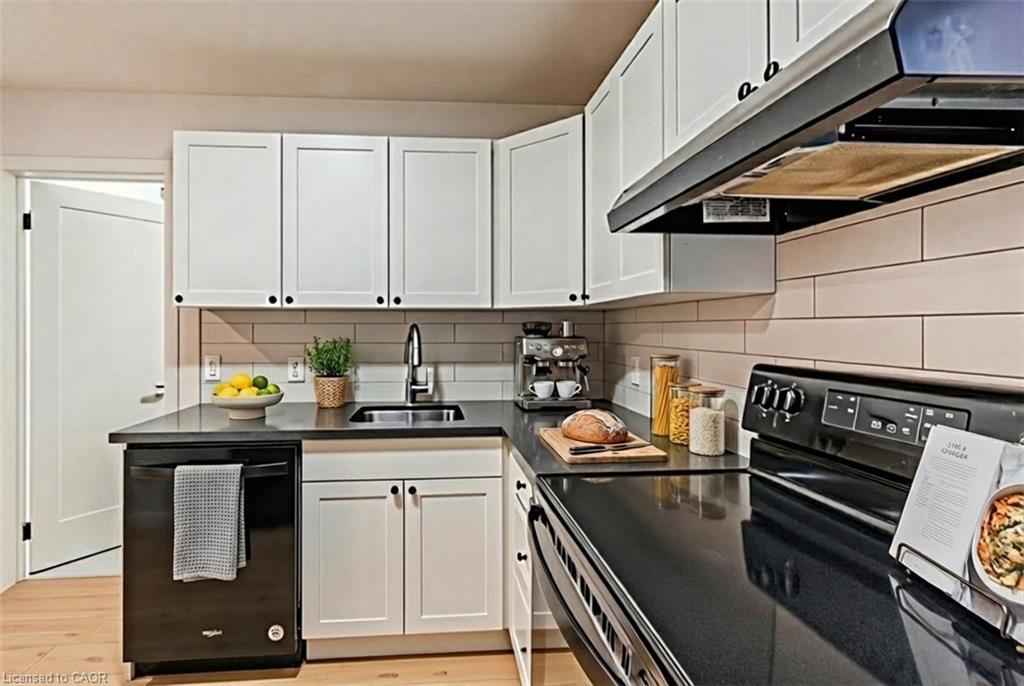 B-461 King Street E, Hamilton, ON - Indoor Photo Showing Kitchen