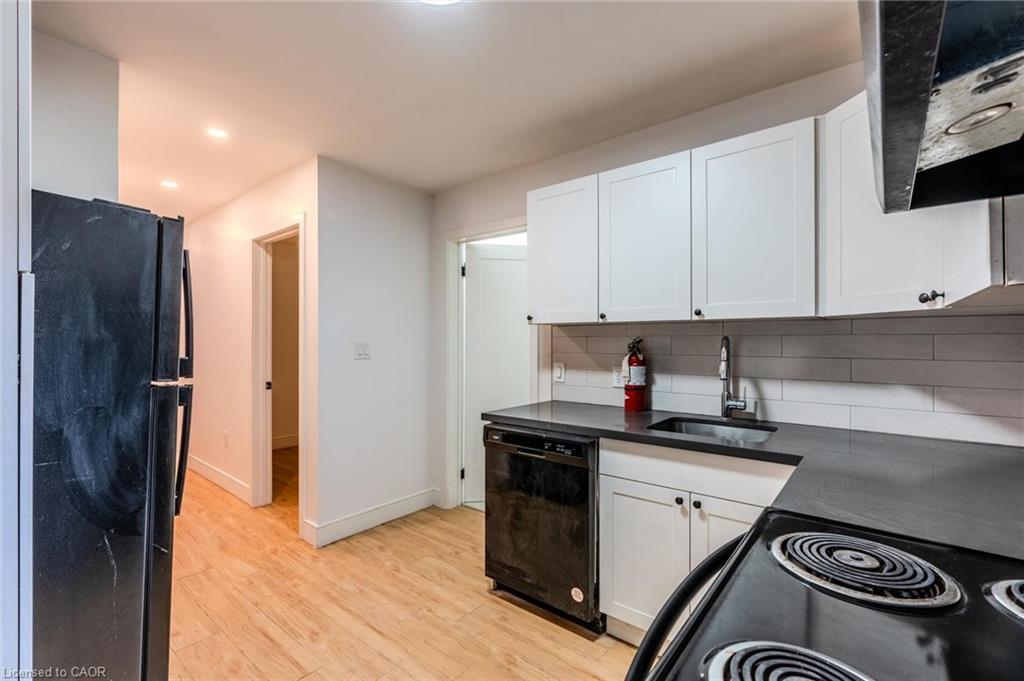 B-461 King Street E, Hamilton, ON - Indoor Photo Showing Kitchen