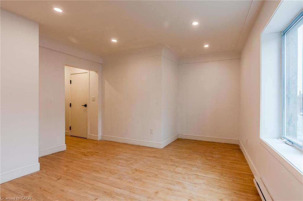 B-461 King Street E, Hamilton, ON - Indoor Photo Showing Other Room