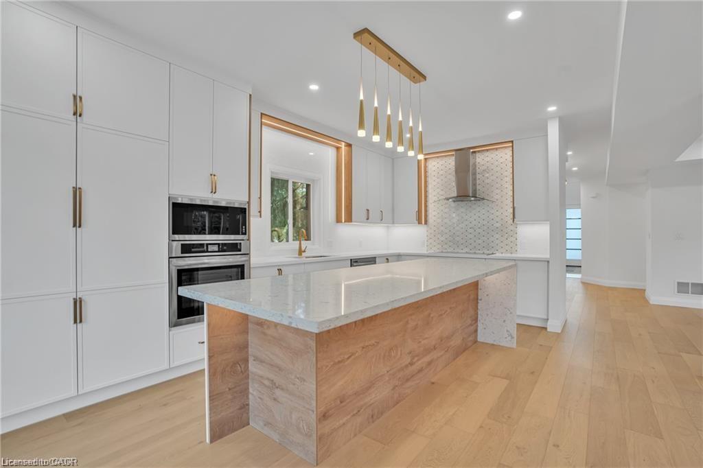 382 Southcote Road, Ancaster, ON - Indoor Photo Showing Kitchen With Upgraded Kitchen