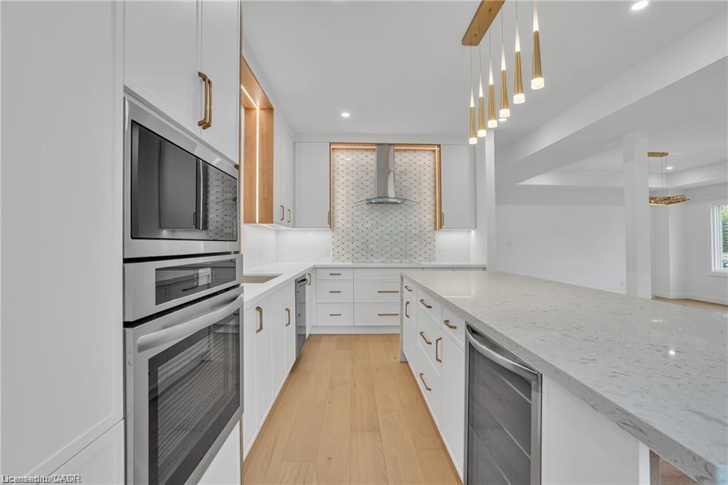 382 Southcote Road, Ancaster, ON - Indoor Photo Showing Kitchen With Upgraded Kitchen