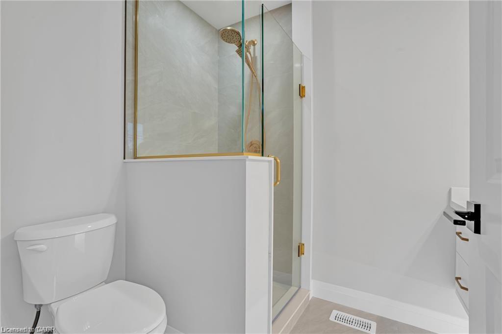 382 Southcote Road, Ancaster, ON - Indoor Photo Showing Bathroom