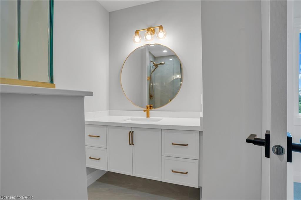382 Southcote Road, Ancaster, ON - Indoor Photo Showing Bathroom